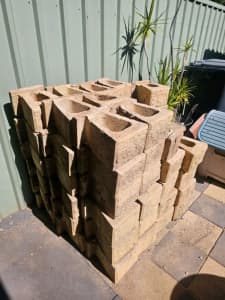 Retaining wall blocks