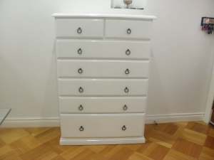 WHITE DOVETAILED CHEST OF DRAWERS