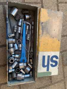 Toolbox Made from old British paints sign