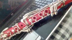 YAMAHA YCL 650/Professional B Clarinet- Scarlet Red