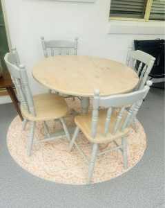 Farmhouse Round Dining with 4 chairs- refurbished - unused!!