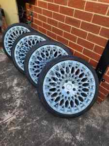 Cast 13 alloy rims and tyres 