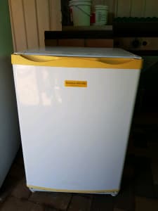 BushmanXCD-100 Gas Fridge Freezer