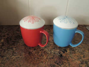 Mums Day gift: 2 large Nova stoneware infusers tea mugs & lids