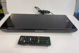 SONY BLURAY PLAYER WITH REMOTE 380044