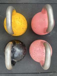 Competition kettlebells (8-32kg)