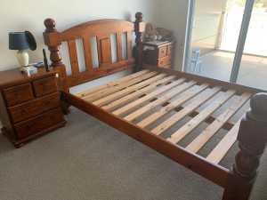 Queen size bed (solid wood), 2x bedside drawers