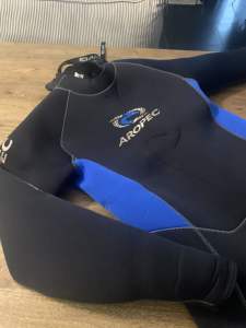 Mens full AROPEC wetsuit - size L