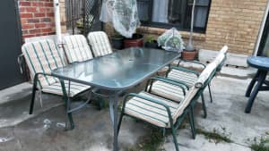 6 aluminium chairs, table 200×90×72cm tall. In good condition.