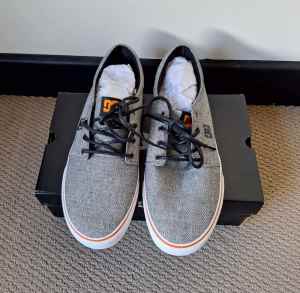 New DC Mens Shoes Size 13