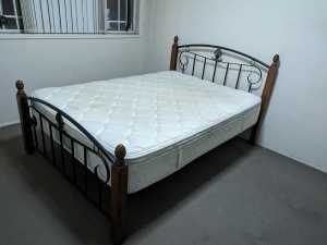 Double bed solid metal and wood frame