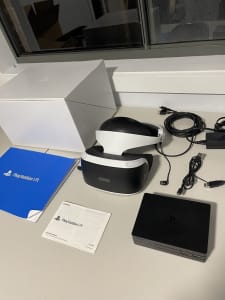 Playstation VR Bundle Version 2 Game PS4-PS5 No Scratches