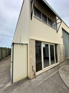 150 sqm Shed for rent with offices and parking, Logan Village