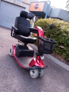 Pride Performance Mobility Scooter - Monarch/Hybrid 4 (Barely Used!)