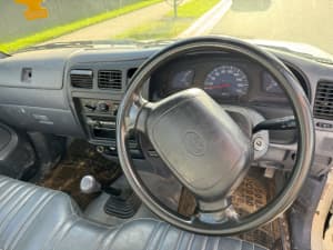 1998 TOYOTA HILUX WORKMATE 5 SP MANUAL C/CHAS