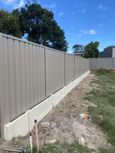Fencing & retaining wall contractor 