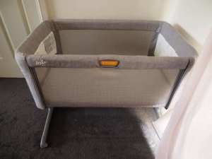 Joie Roomie Glide Co-Sleeper & Mat. Good Condition. Carlingford
