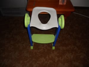 CHILDS POTTY TRAINING SEAT WITH STEP AND HANDLES