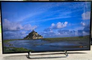 75” SONY BRAVIA HD LCD TV with remote