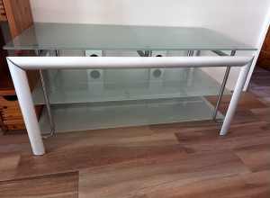 Glass TV stand in very good condition