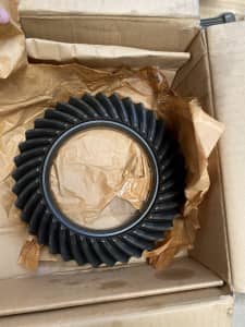 Genuine Patrol diff crown and pinion front and rear 4.1 ratio