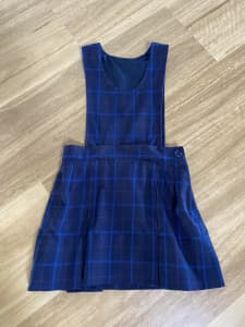Youngtown Primary School size 6 winter dress