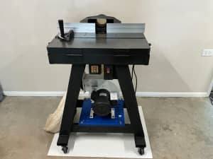 Router table with Dust extractor