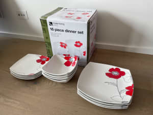 A set of 12 dinnerware with square red poppy design