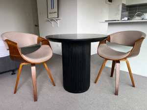 2 mid century modern chairs in brand new condition