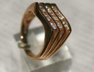 Cubic Zirconia Ring 9 Carat Gold Set
