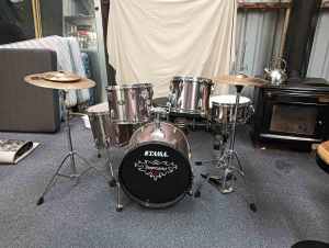 Full Jazz drum kit - TAMA with Sabian cymbals 