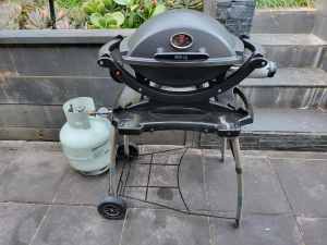 Weber Q1000 Baby Bbq with trolley, bottle, cover 
