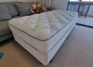 Single bed with base 