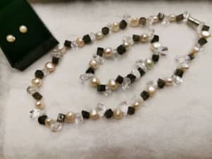 Vintage real fresh water pearl necklace and bracelet, stud earrings.