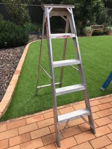 Aluminium 5 foot single sided step ladder
