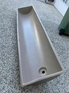 Feed / Water trough