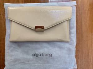 Brand New OIga Berg natural/nude envelope clutch with shoulder chain