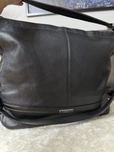 MUST GO - Authentic Coach Leather Handbag in Black