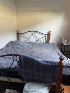 Free queen bed in Burwood 3125