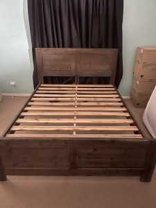Wooden queen bed $50
