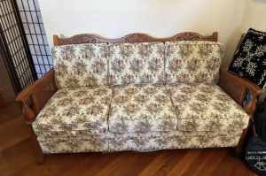 Furniture set of 3. In very good condition. Pick up Cleveland
