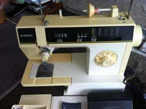 Singer 6212c Sewing Machine. Very Good Condition. Serviced & Tested