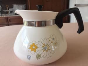 FLORAL BOUQUET CORNINGWARE 6 CUP TEAPOT and INFUSER EXCELLENT COND.