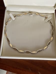9 KT YELLOW & WHITE GOLD NECKLACE