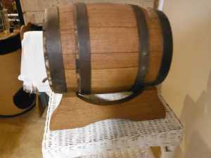Wooden Wine Barrel (bar)