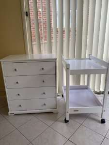 GroTime 4-in-1 baby cot with Change Table and Chest of Drawers -$250
