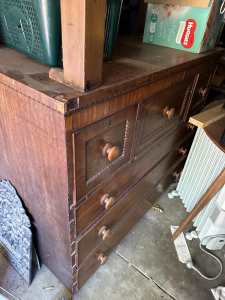 Antique oak chest of drawers.
