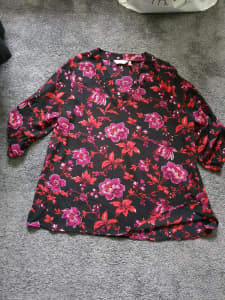 Women's black/red/pink floral top