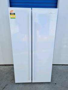 Extra Large Westinghouse Fridge Freezer 606 litres