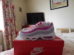 Nike Air Max 95 womens shoes, size 7 US, Brand new in box